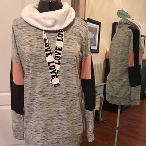 Women’s/ juniors sweater. Size Medium